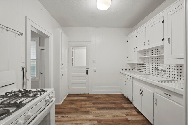 Photo - 5930 Velasco Ave