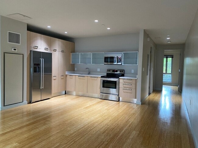 Building Photo - 691 Massachusetts Ave Unit 101
