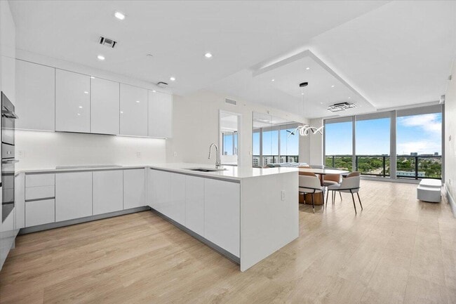 Building Photo - 220 Lake Shore Dr Unit 917