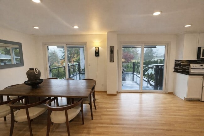 Photo - 5Bd/2.25Ba Bellevue House