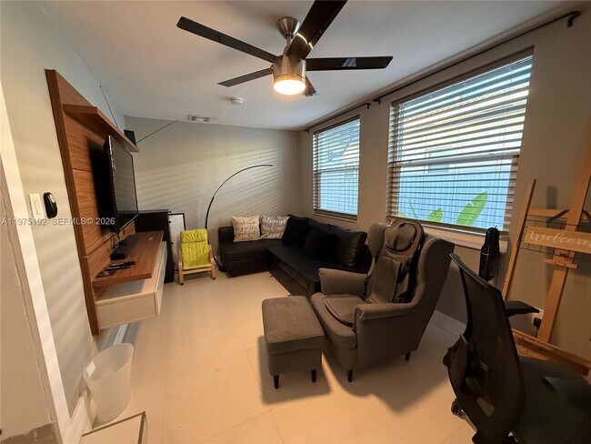 Photo - 4850 SW 4th St