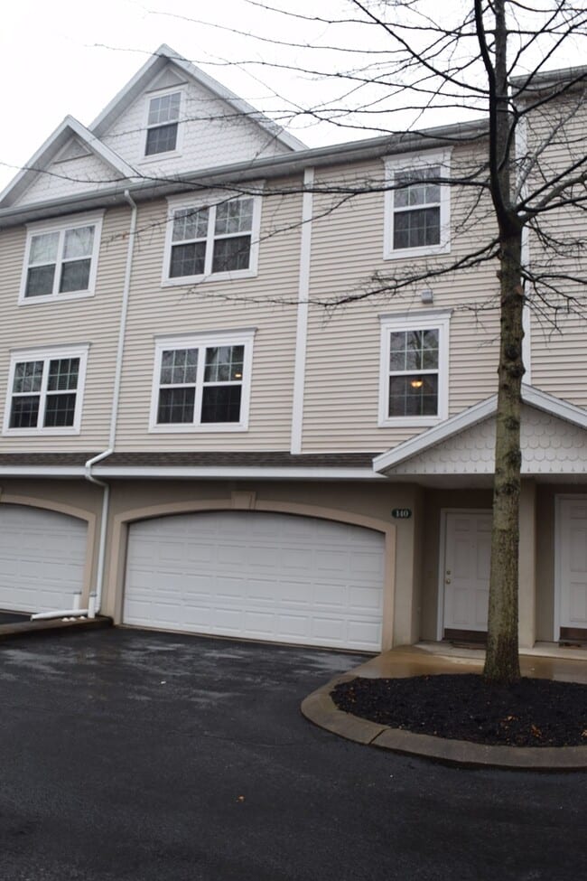 Photo - 140 Kenley Ct Townhome