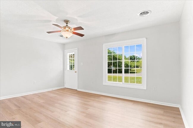 Photo - 102 Linwood Ct