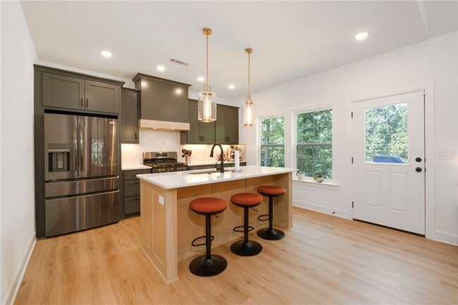 Photo - 87 Leicester Dr