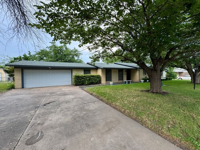 Photo - 4-Bedroom House for Rent in Killeen
