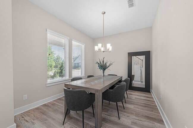 28750 Shoalhaven Ct