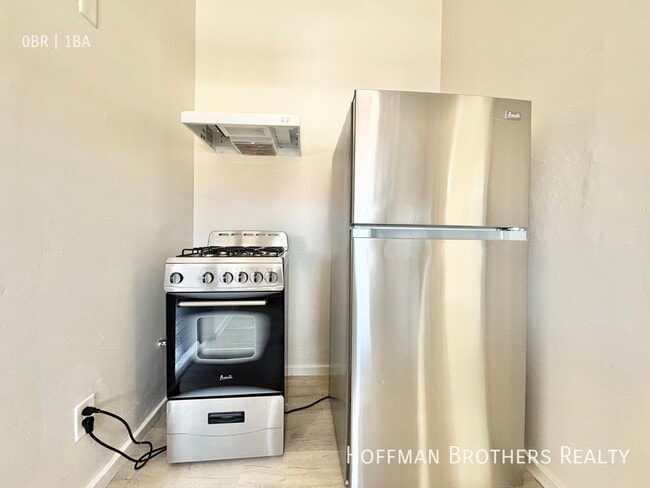 Building Photo - 1316 S Pacific Ave