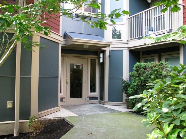 Entrada del edificio - Mercer Court Apartments