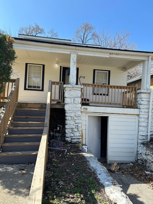 Building Photo - 3 bedroom 1.5 bathroom