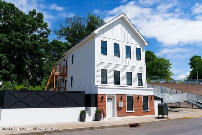 328 Columbia St