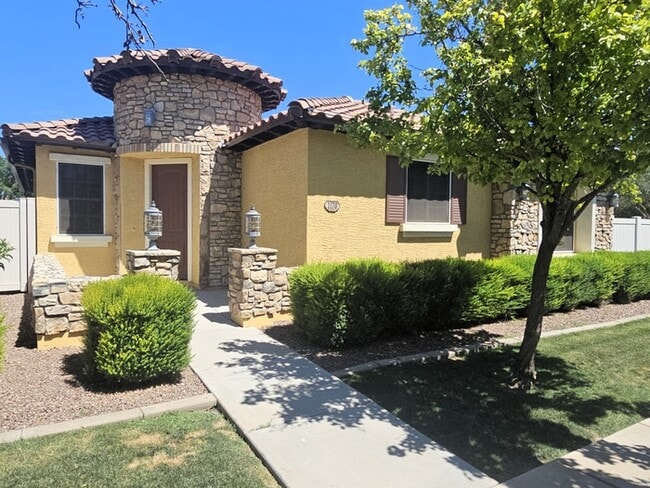 Building Photo - MOVE-IN READY HOME IN COOLEY STATION!