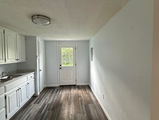 Photo - 736 Faust Rd