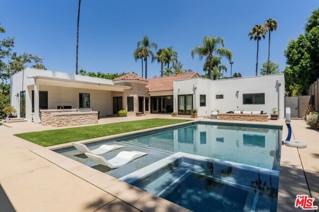 Building Photo - 17520 Embassy Dr