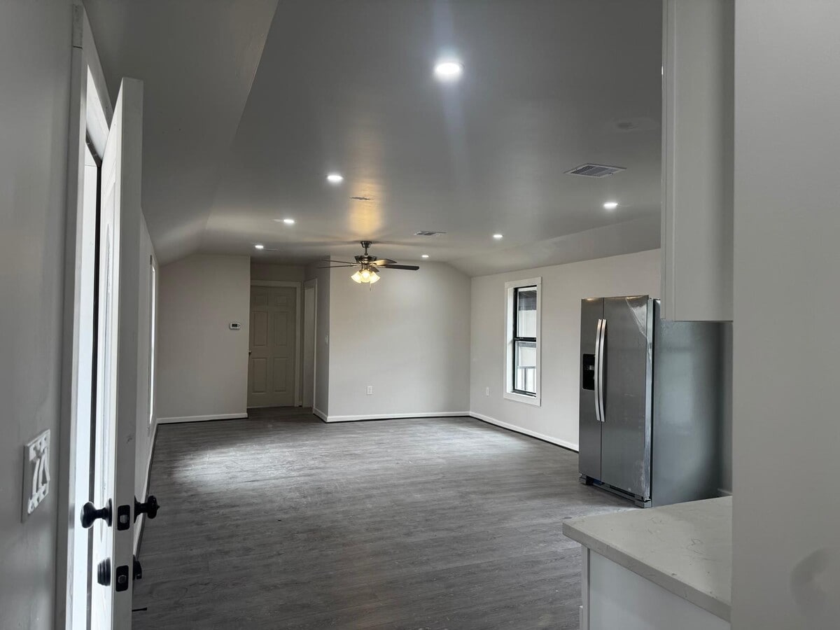 Photo - 627 CR-5102I