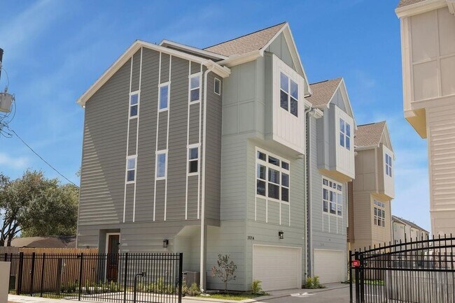 Photo - 2121 Hoskins Dr