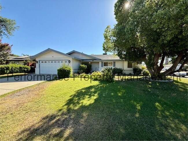 Building Photo - Cute 3 Bed/2 Bath SW Bakersfield Home w/ RBP & $0 Deposit Option