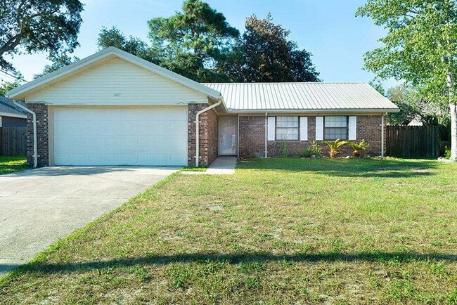 Building Photo - Coastal Charm Awaits: Cozy 3-Bedroom Home ...