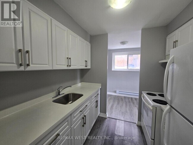 Photo - 80 William St W Unit 1