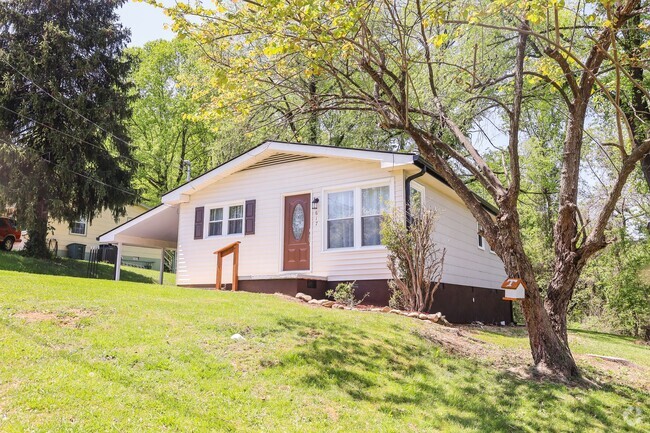 Building Photo - 2 bedroom and 1 bath bungalow in Elizabethon Rental