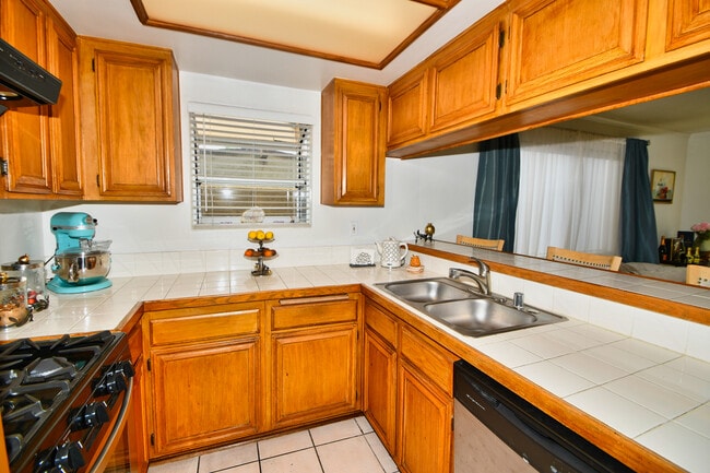 Photo - 1126 W 228th St