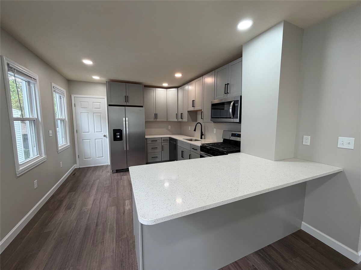 Photo - 121 W 24th St