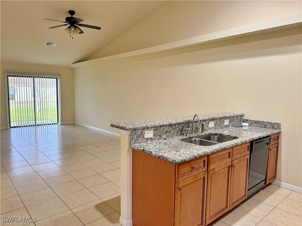 Photo - 101 SE 13th St Townhome