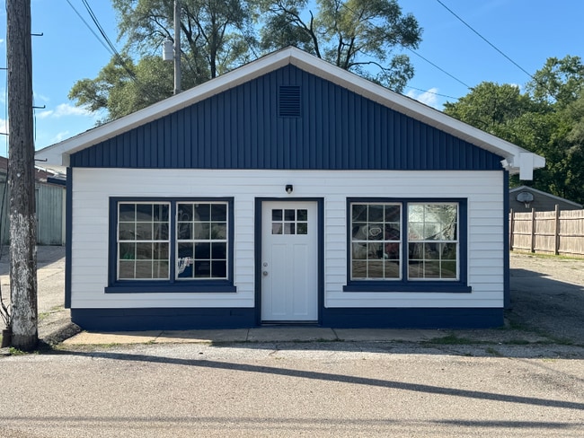 Building Photo - 110 W Willow Dr Rental