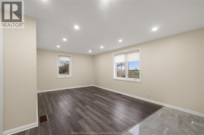 Photo - 1219 Lakeshore Rd 105