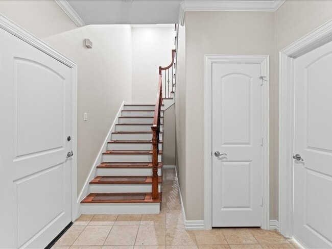 Photo - 405 Reinerman St