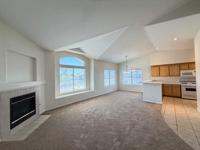 Building Photo - Carry Over Showing: This property has been shown before and will be rented to the first most qual...