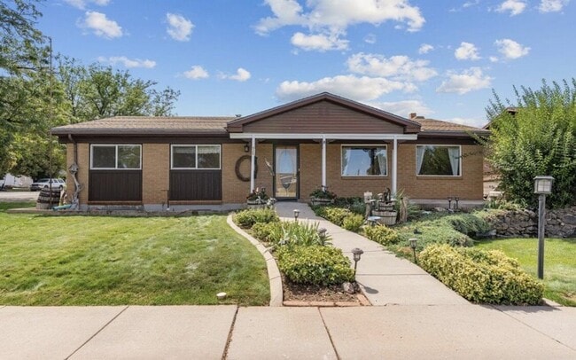 Building Photo - Single Family Home Close to SUU and Cedar High School