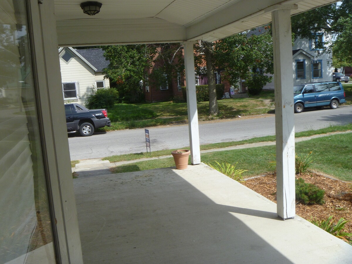 Photo - 107 N G St