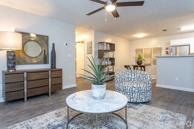 2BR, 2BA - 1,086SF