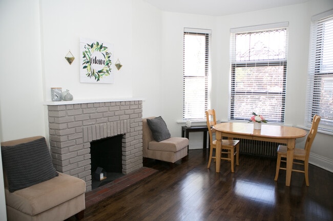 Building Photo - 2023 N Clifton Ave Unit 2f