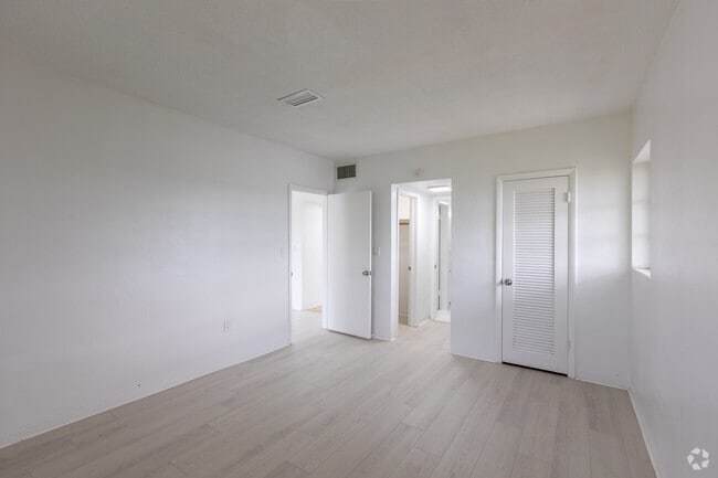 Bedroom Apartment #M3 With Bathroom