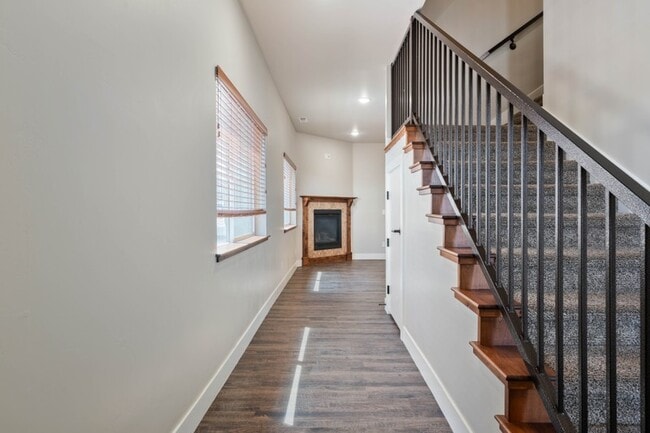Photo - 280 W 2100 N