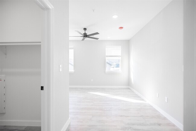 Photo - 2101 Reinke Rd Unit 8104