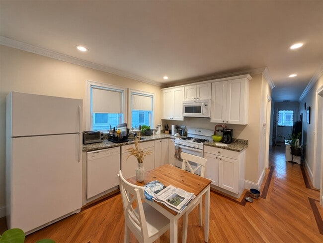 Building Photo - 2 Edgar Ct Unit 1