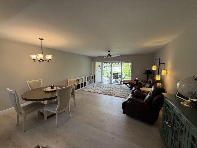 Building Photo - 386 Golfview Rd Rental