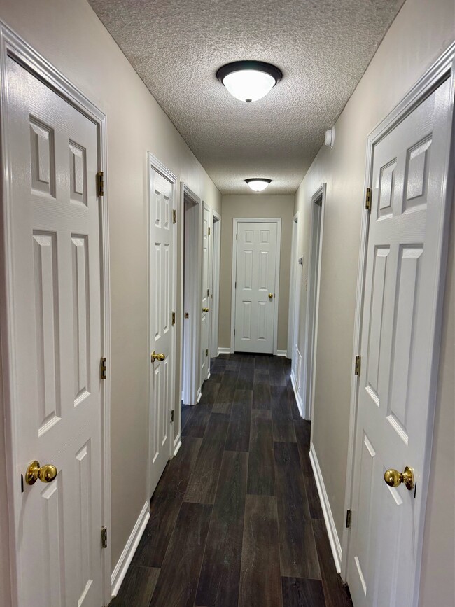 Photo - 2870 Walsh Rd