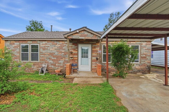 Photo - 2228 NE 23rd St