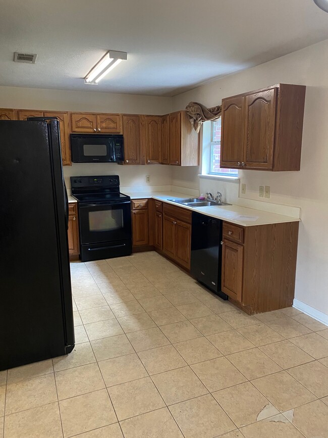 Photo - 2213 Mustang St