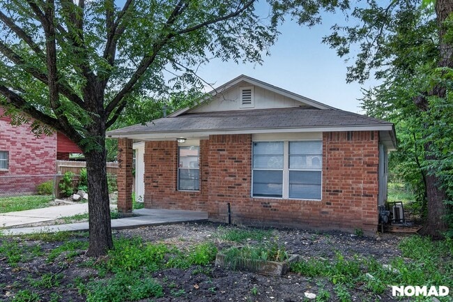 Building Photo - 2206 Colima St