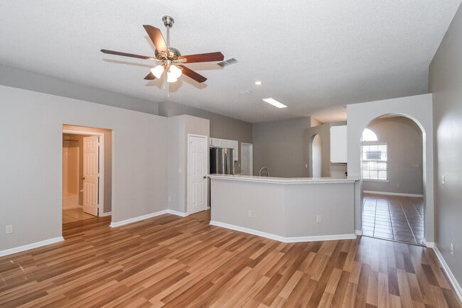 Photo - 13146 Staffordshire Dr S