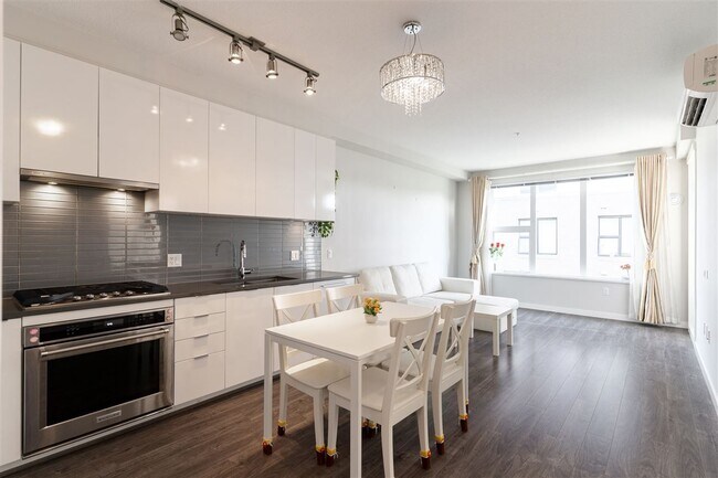 Photo - 9366 Tomicki Ave