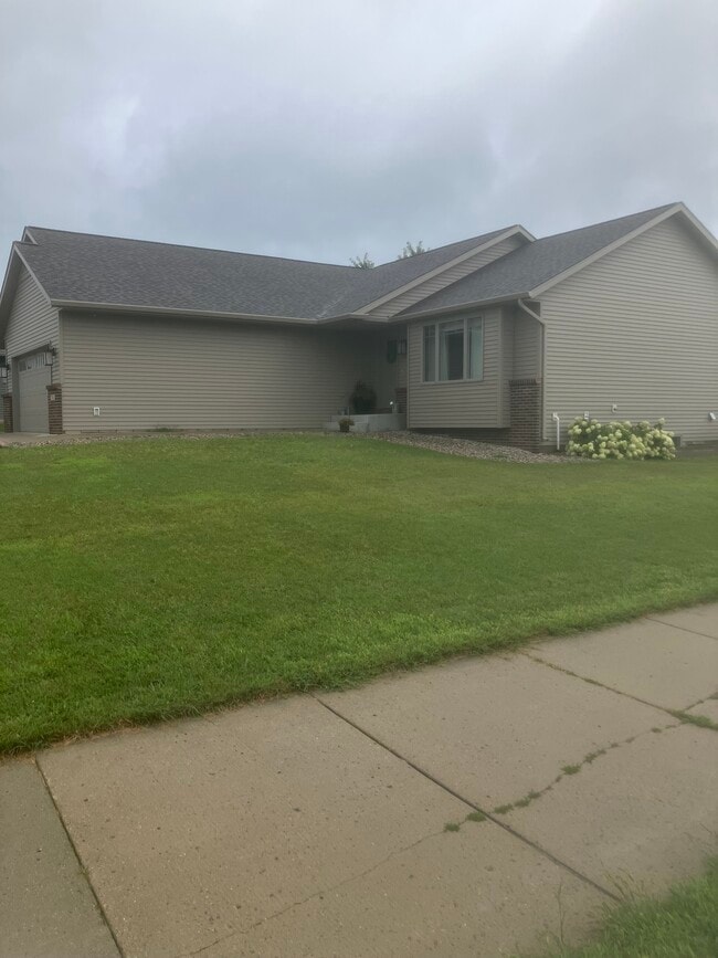 Photo - 301 Grovebrook Ct