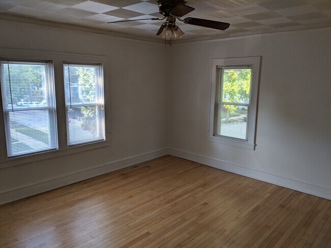 Living Room - 133 e Montana st Unidad #1