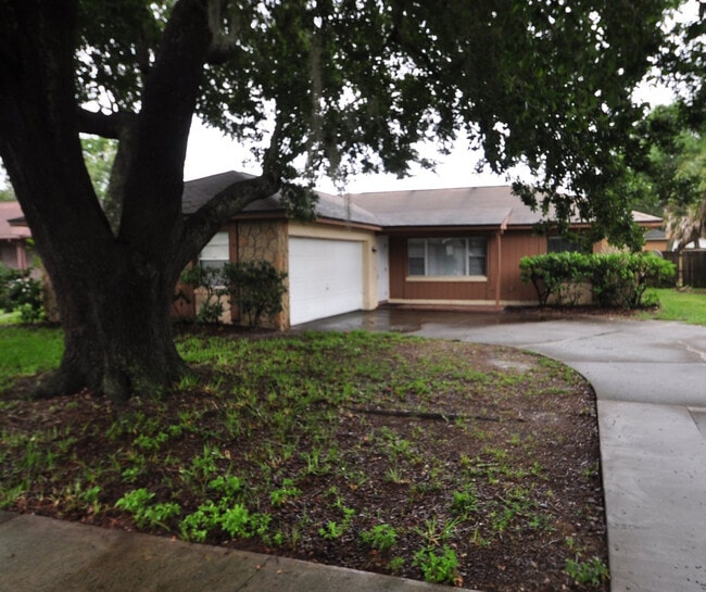 Building Photo - APOPKA: Seminole County Schools! AVAILABLE JULY 16th!