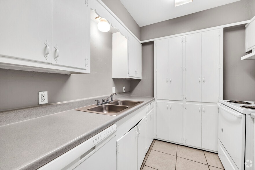 2BR, 1BA
