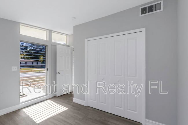 Photo - 3504 E Knollwood St